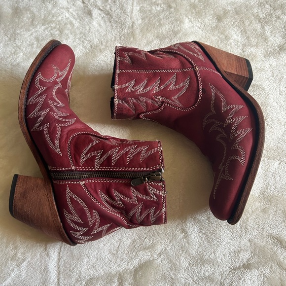 LIBERTY Black Shoes - Liberty Black Women's Vegas Rojo
Fashion Booties - Round Toe size 7